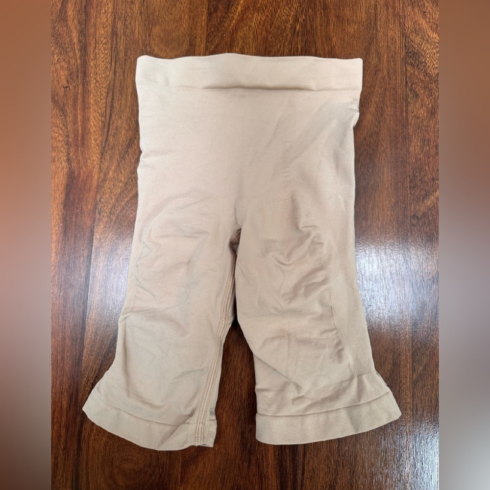 ❤️ SKIMS Sculpting Mid Thigh Shorts S/M NWOT Open Gusset